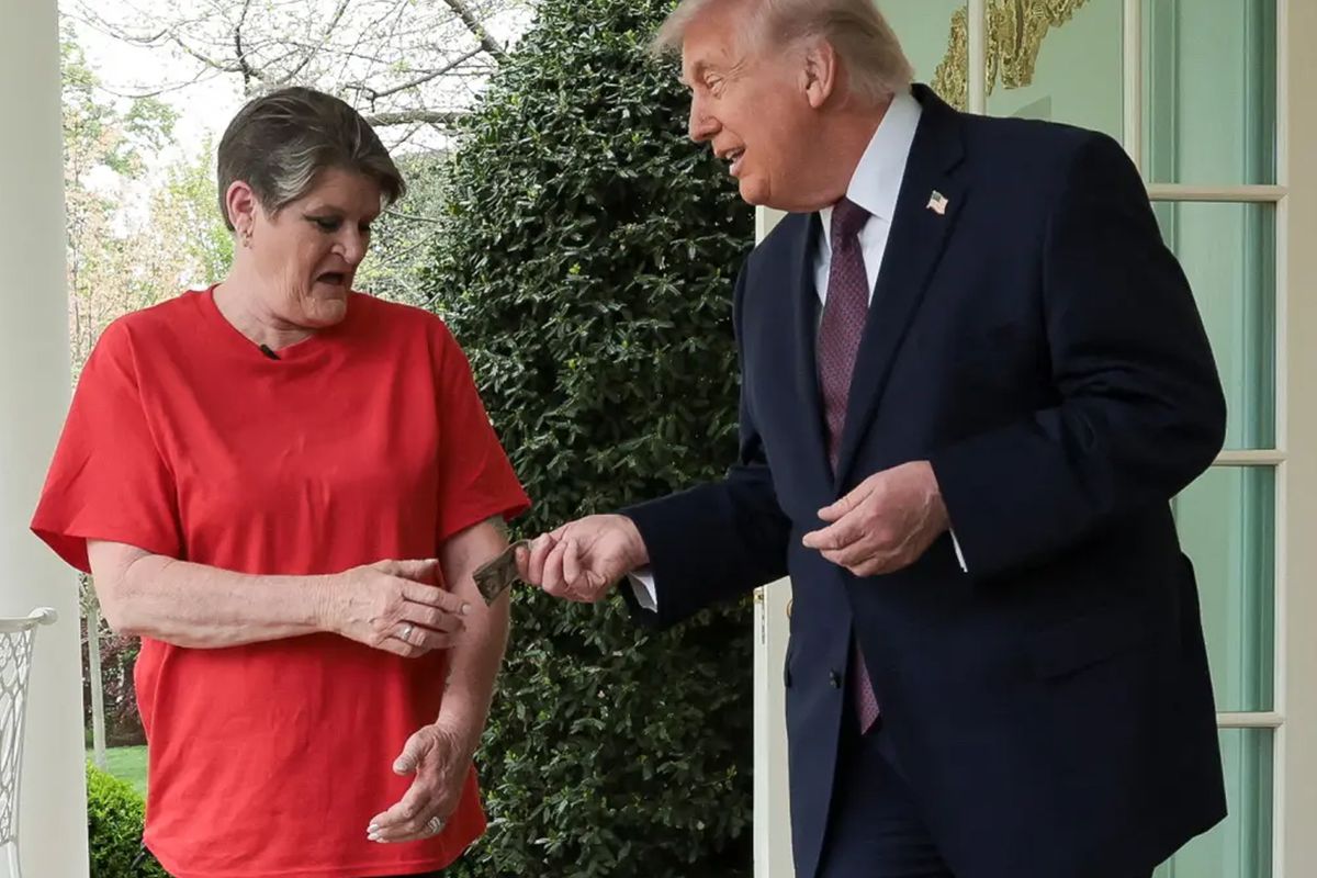 Trump siparişini getiren kuryeye 4 bin 500 lira bahşiş verdi