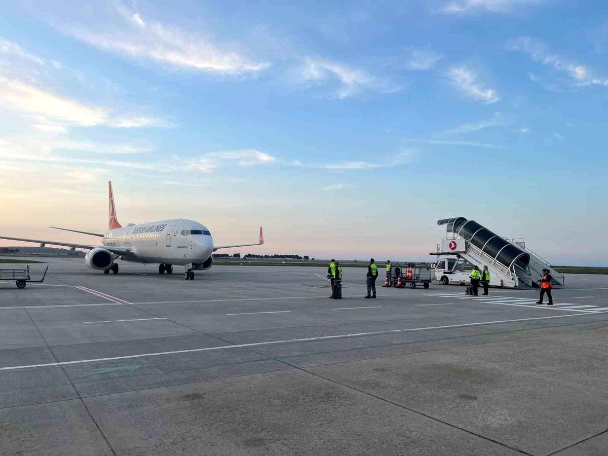 A Milli Kadın Futbol Takımı Sinop\'ta Coşkuyla Karşılandı