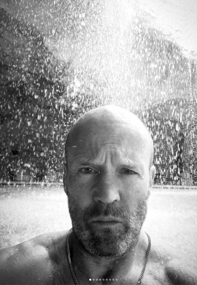 Aksiyon yıldızı bu kez baba haliyle! Jason Statham’dan dikkat çeken kareler
