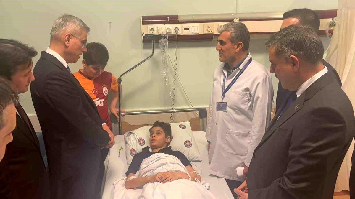 Bakanlar Kahramanmaraş\'ta Yaralıları Ziyaret Etti