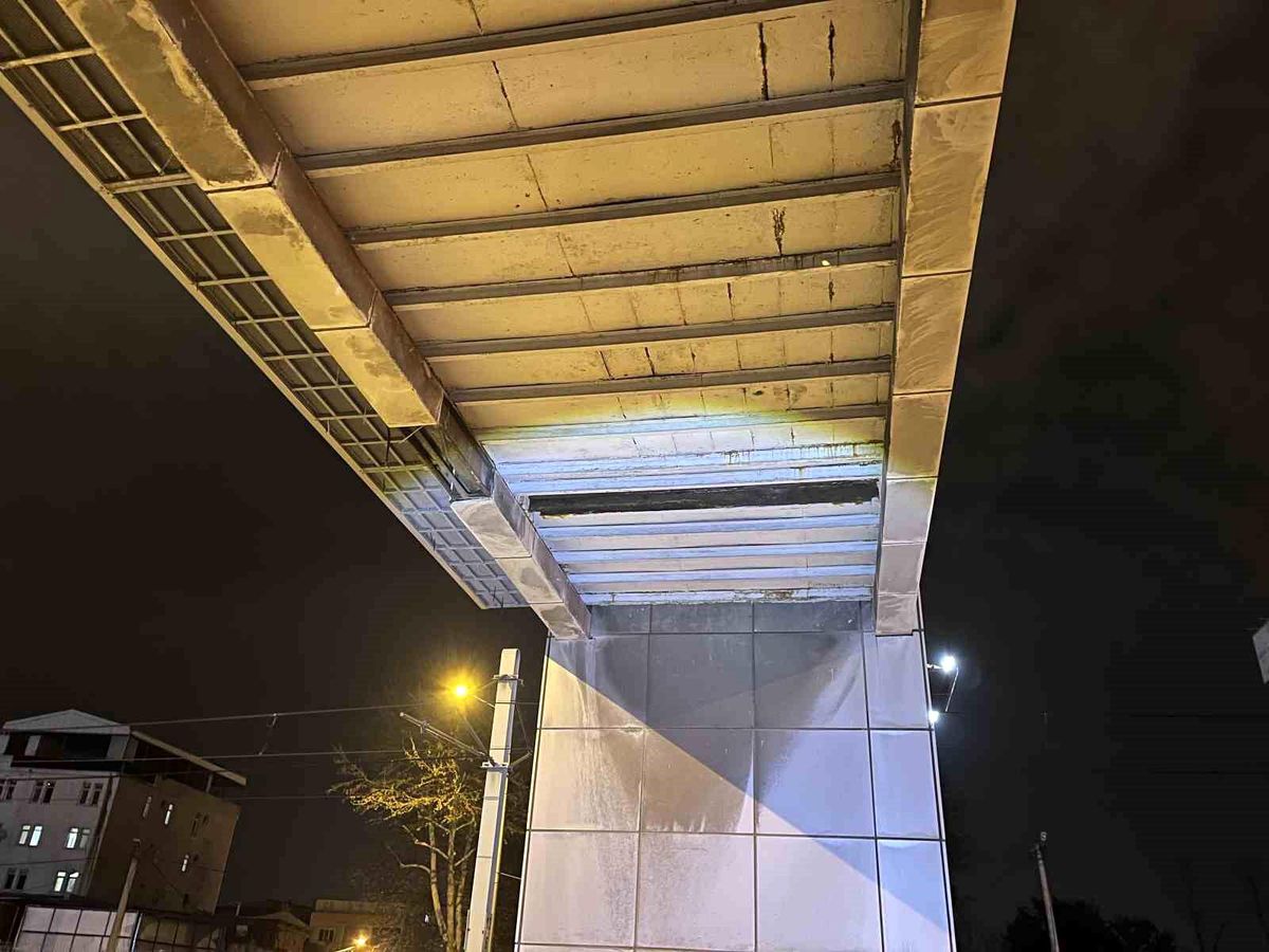 Bursa\'da Üst Geçitten Demir Düşmesi Kıl Payı Facia