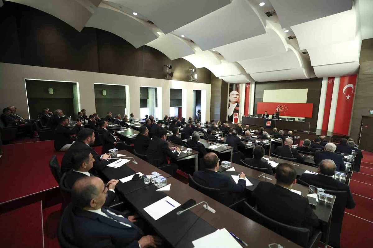 Özgür Özel\'den İl Başkanları Toplantısı