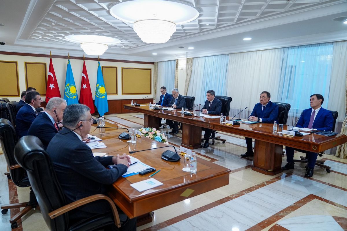 Cevdet Yılmaz, Kazakistan Başbakanı ile Görüştü
