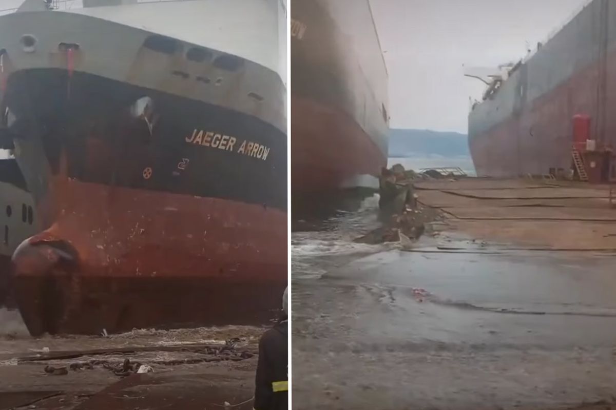 Dev gemi Aliağa açıklarında karaya oturdu