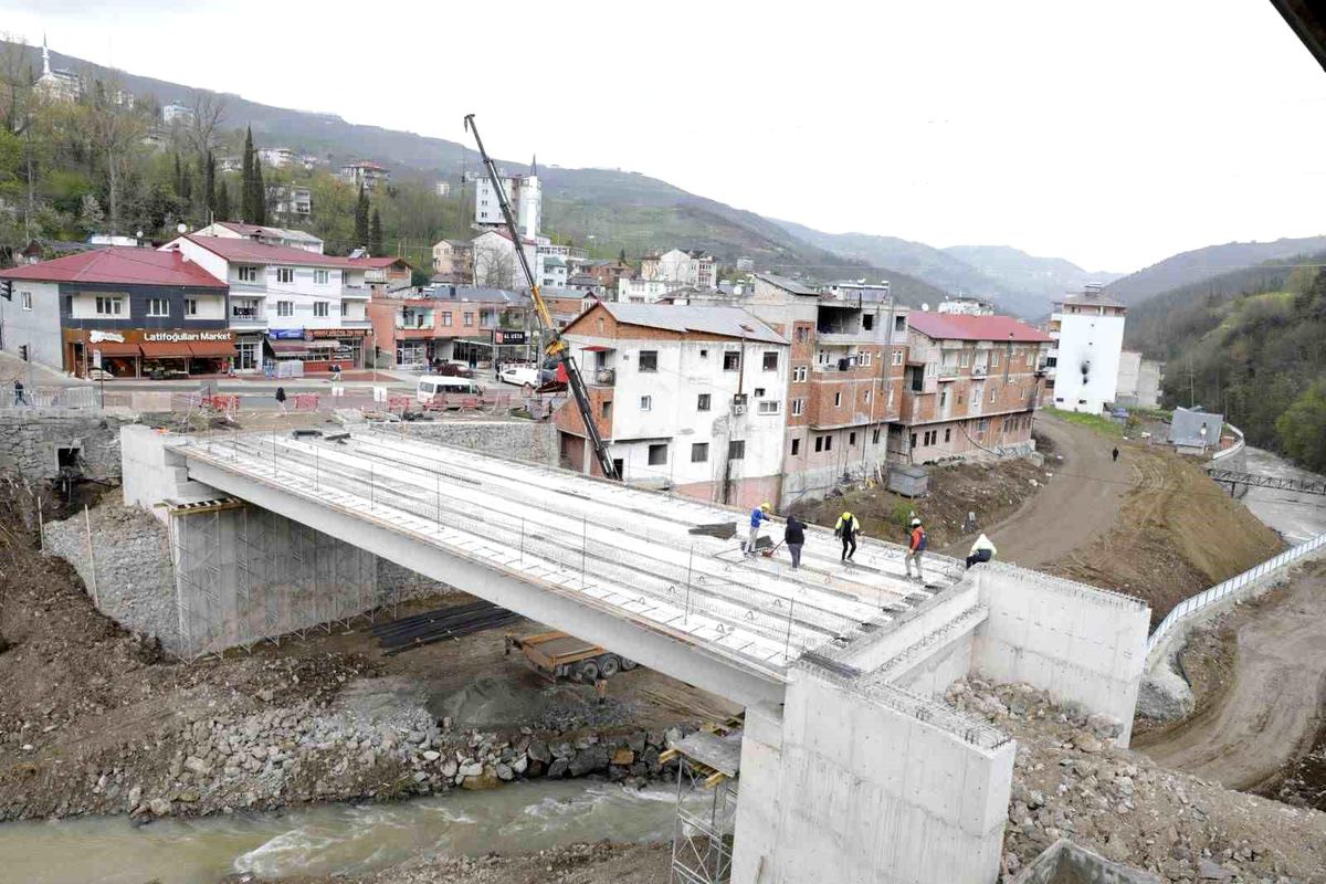 Dörtyol-Akpınar-Erikli ulaşım bağlantısını güçlendiren köprüde sona gelindi