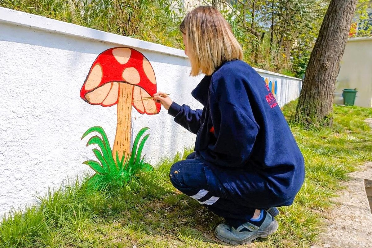 Efeler\'in parkları renkleniyor