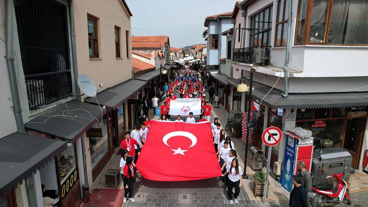 Kula\'da Ege Bölgesi Oyunları Başladı