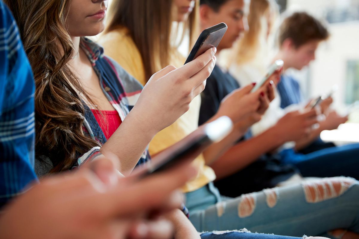 Fransa\'da tüm öğrenciler ayakta! Kişisel verileri internete sızdı