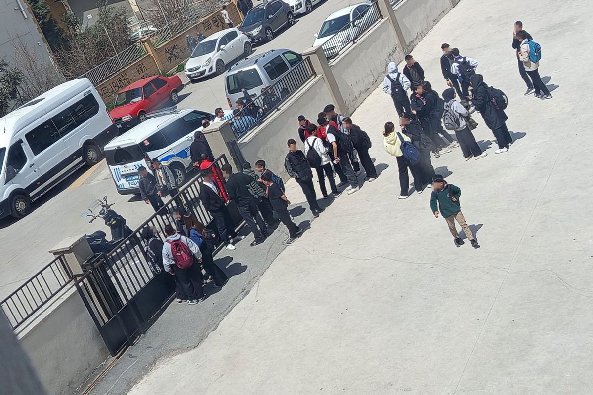 Gaziantep\'te lise önünde kurusıkı tabancalı saldırı paniği