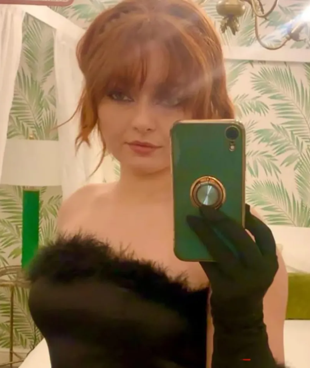 Görev başında erkek arkadaşına çıplak fotoğraf yollayan polisin görevine son verildi