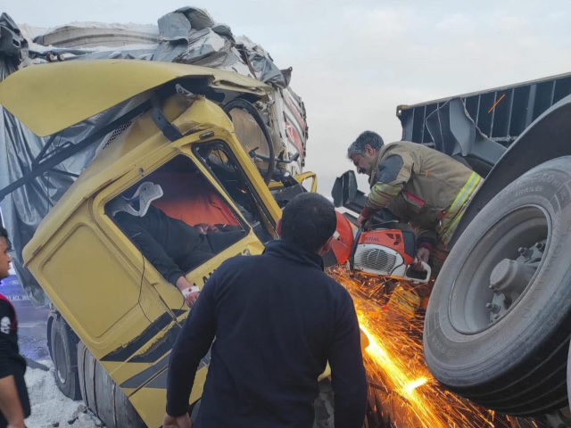 Hatay’da tır kazası: 3 kişi yaralandı