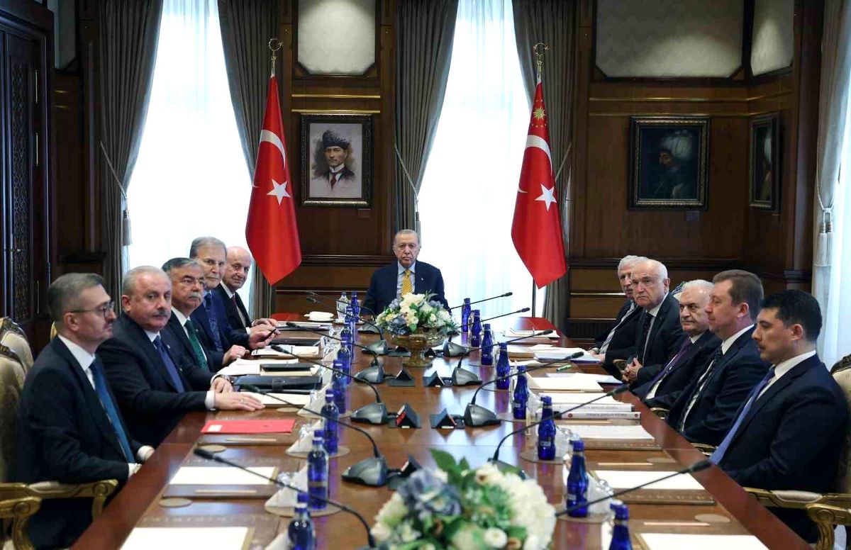 YİK toplantısında gündem: Terörsüz Türkiye, İran saldırısı ve okul şiddeti