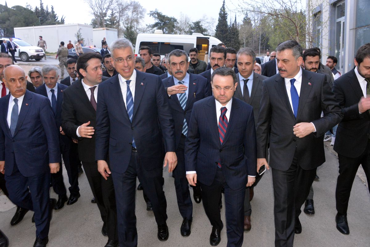 Bakanlar Yaralı Öğrencileri Ziyaret Etti