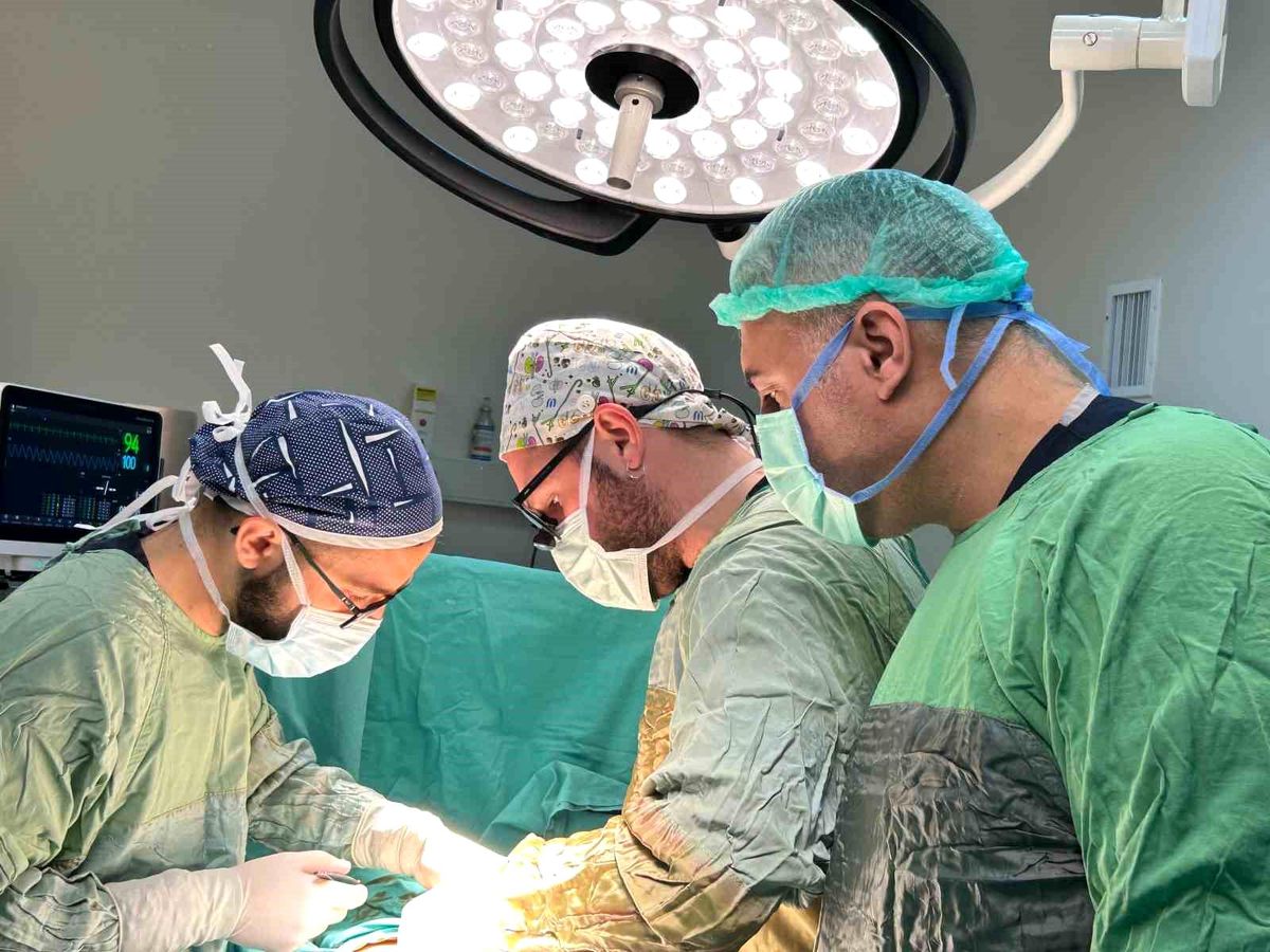 Muş\'ta Asitli İçecek Mideyi Deldi