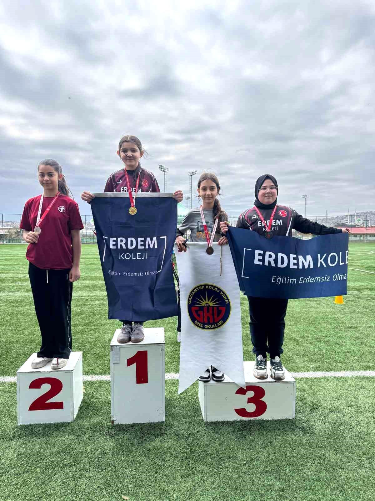 Defne Memiş Okçulukta 3. Oldu