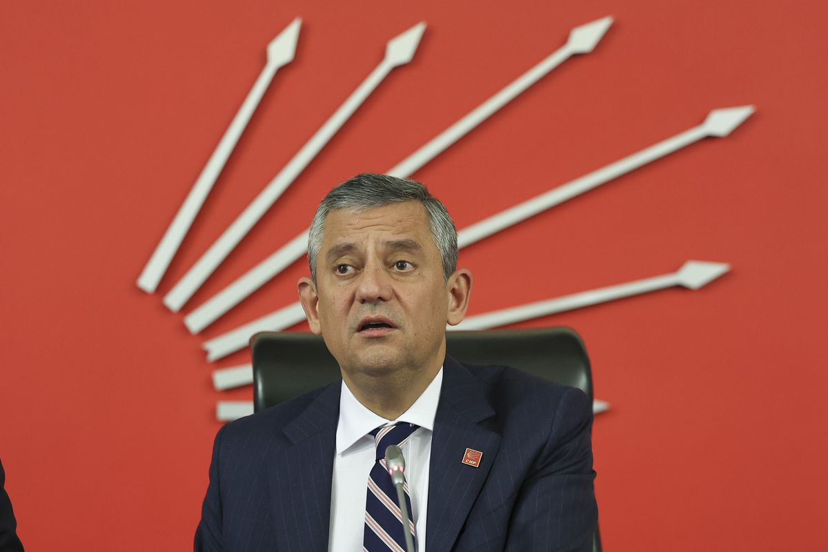 Özgür Özel İl Başkanlarıyla Toplandı