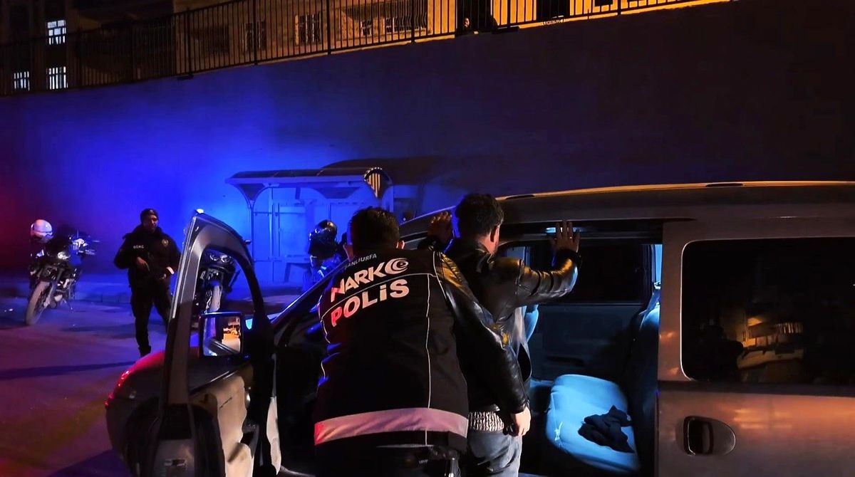 Şanlıurfa\'da Asayiş Uygulaması: Silah ve Uyuşturucu Ele Geçirildi