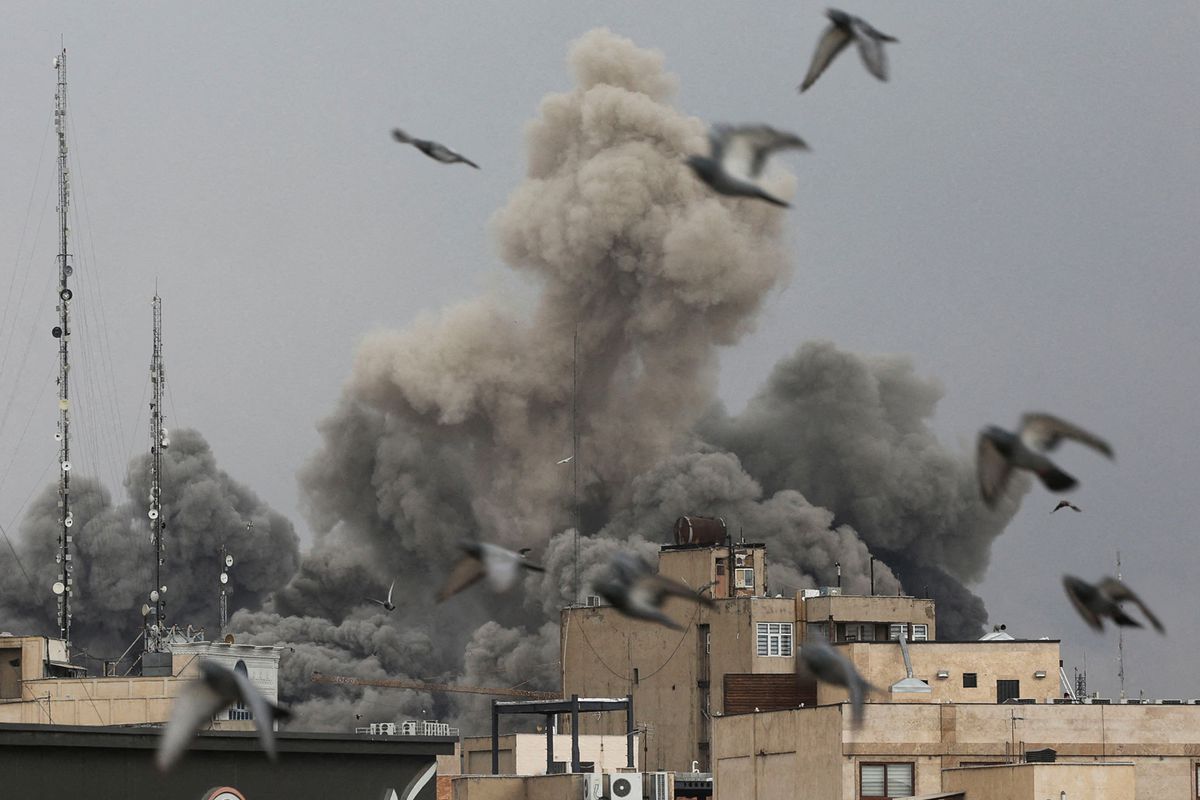 Savaşta bir ilk! İran saldırılarını yönlendirmek için Çin yapımı casus uydu kullandı