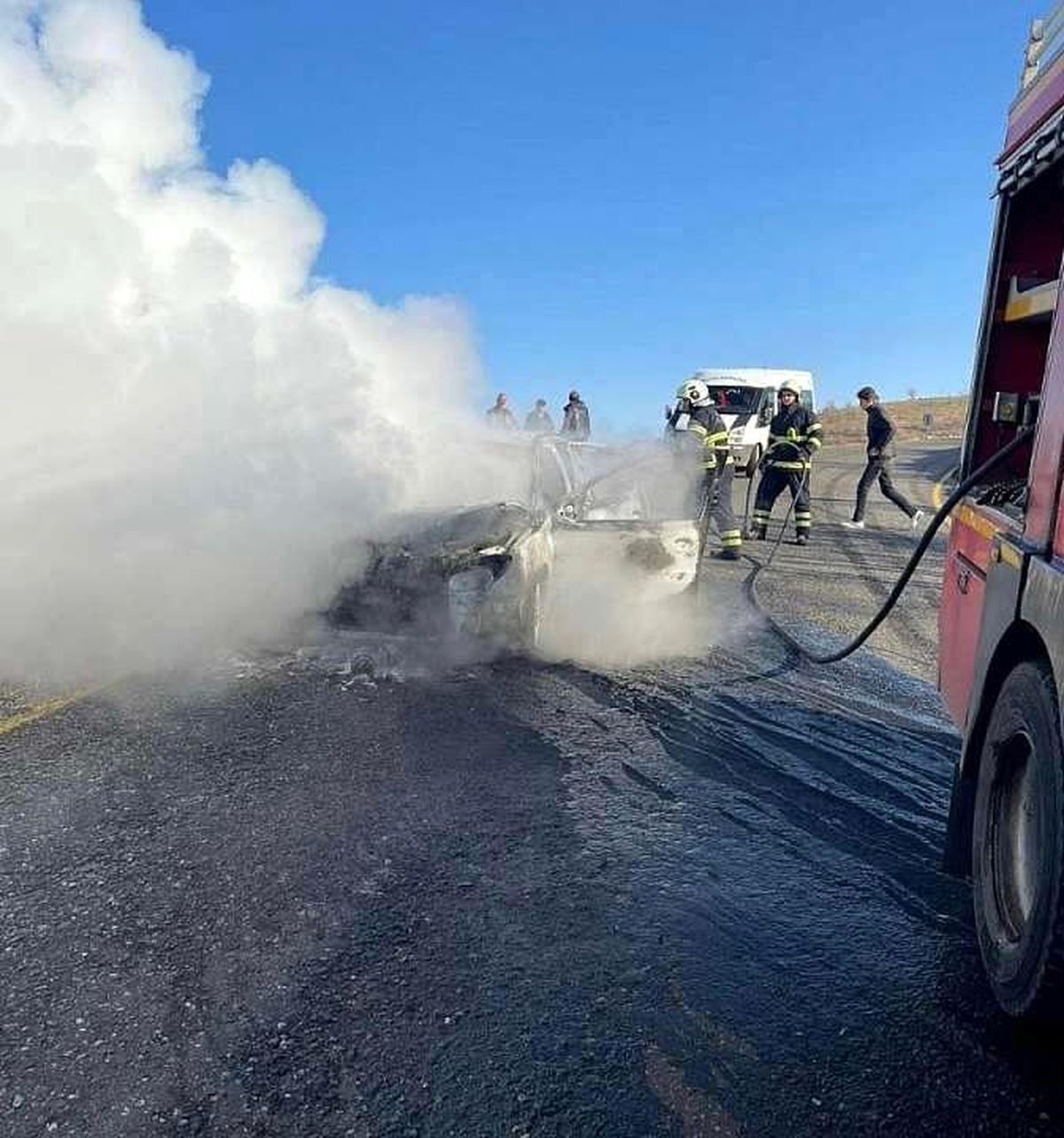 Siirt\'te Otomobil Alev Aldı