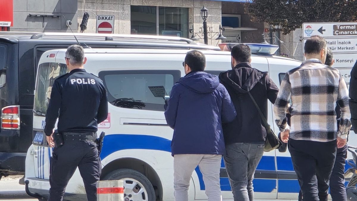 Yalova\'da Fotoğraf Çekme İddiası Kavga Çıkardı