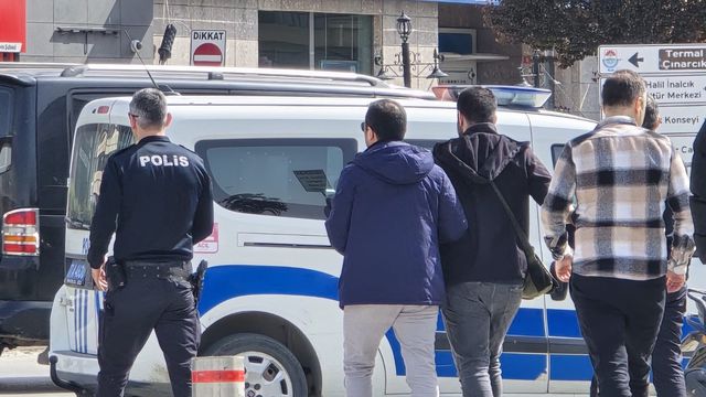 Yalova'da Fotoğraf Çekme İddiası Kavga Çıkardı