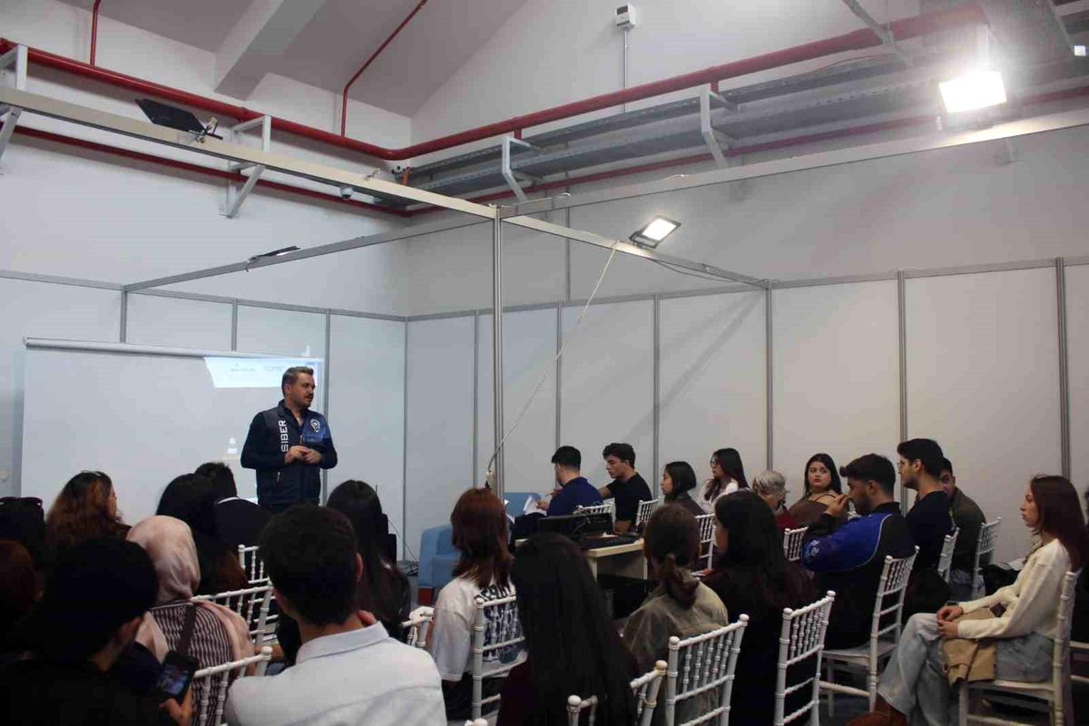 Aydın\'da öğrencilere Siber Güvenlik Eğitimi