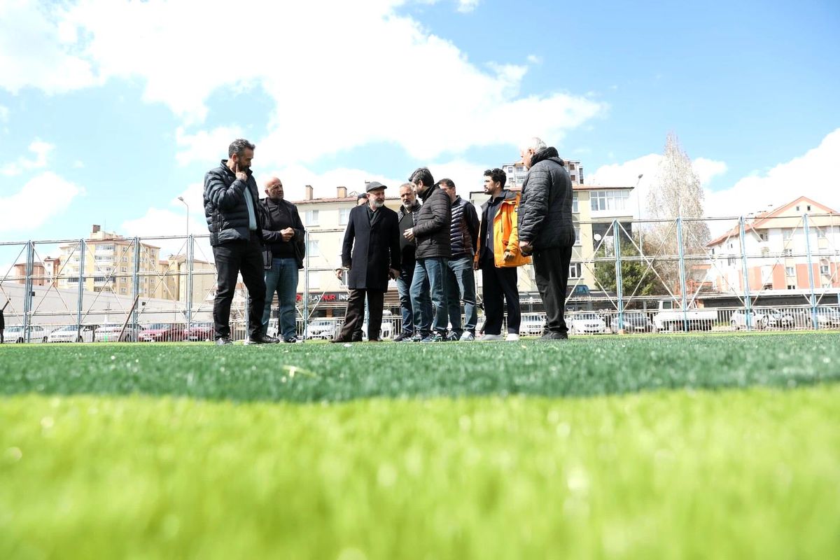 Başkan Çolakbayrakdar: "Her alanda gençlerimizin yanındayız, geleceğin sporcuları bu statta yetişecek