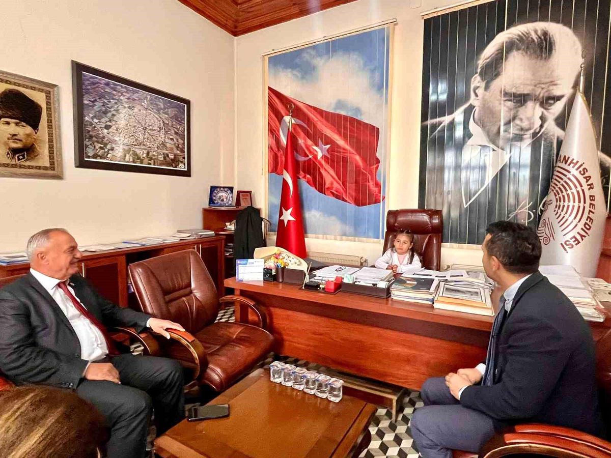 Başkan Yıldırımkaya öğrencileri makamında ağırladı