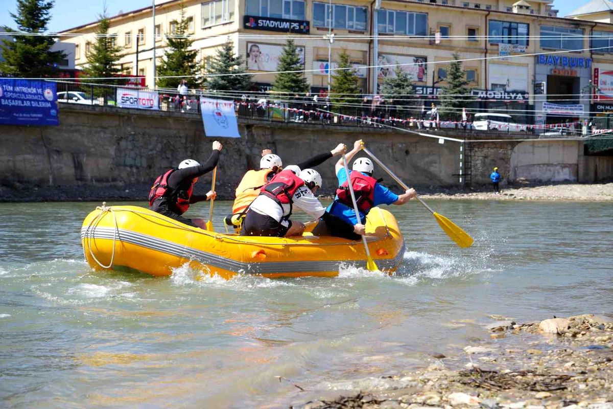 Bayburt\'ta Rafting Şampiyonası Başladı