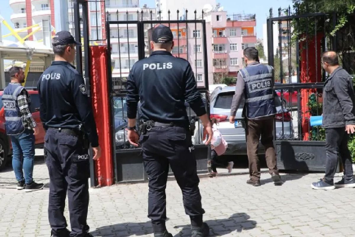 Bursa\'da okullardaki saldırılara ilişkin paylaşım yapan 2 kişi tutuklandı