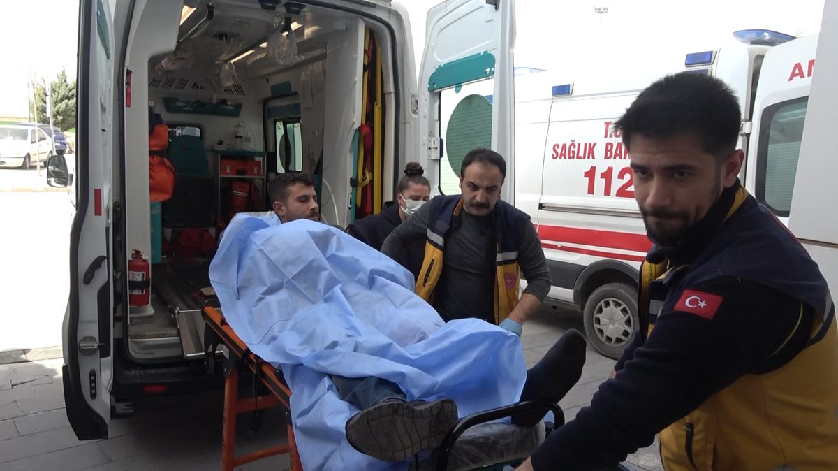 Çakmağını vermeyen kuzenini bıçaklayıp kaçtı