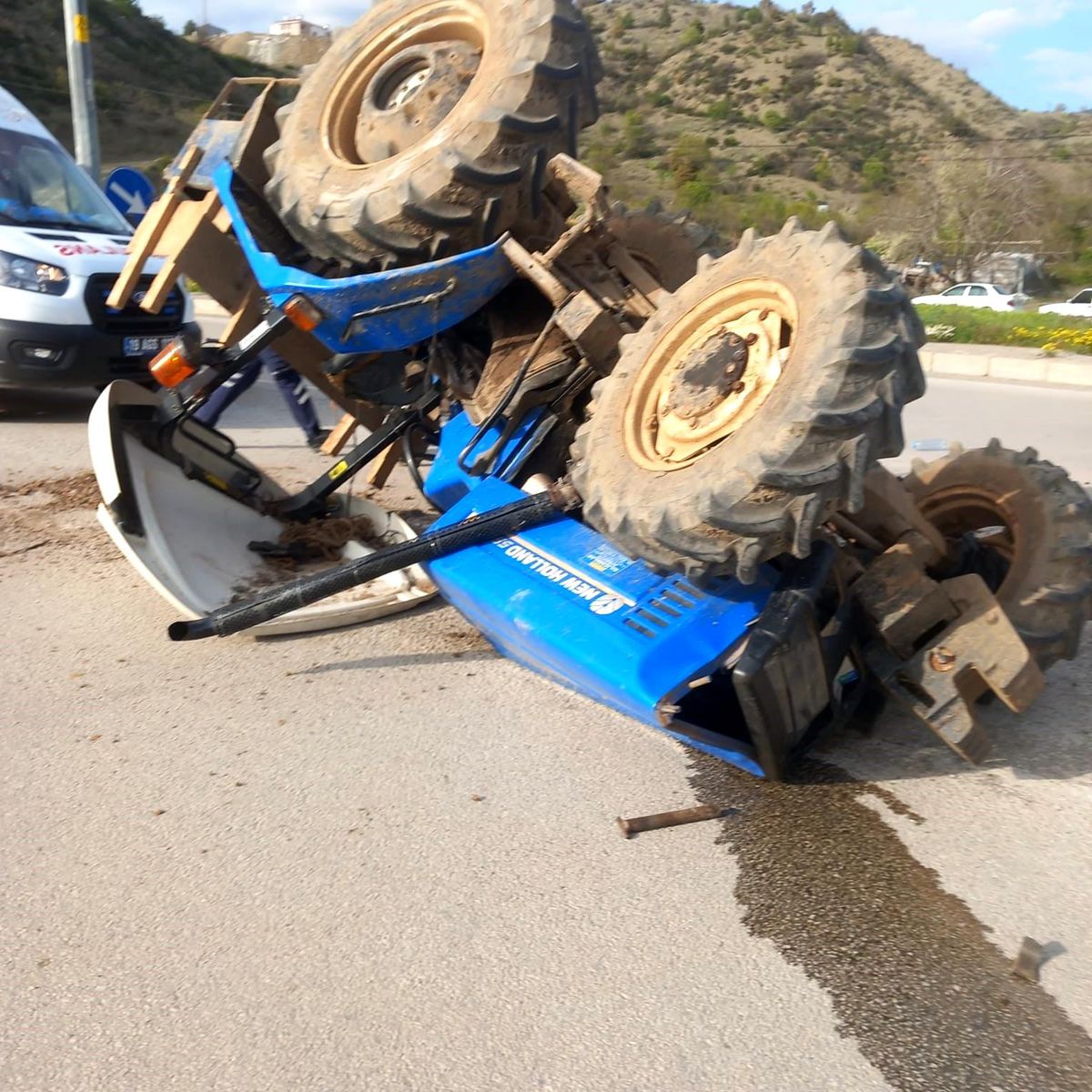 İskilip\'te Ambulans-Traktör Kazası