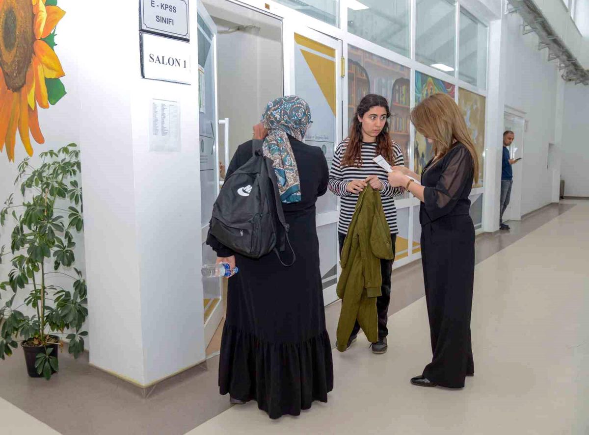 E-KPSS adaylarına hem prova hem moral desteği