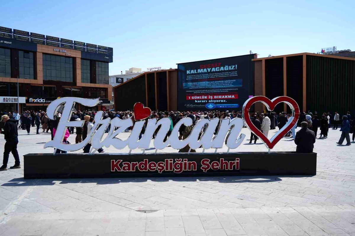 Eğitimcilerden Şiddet Protestosu