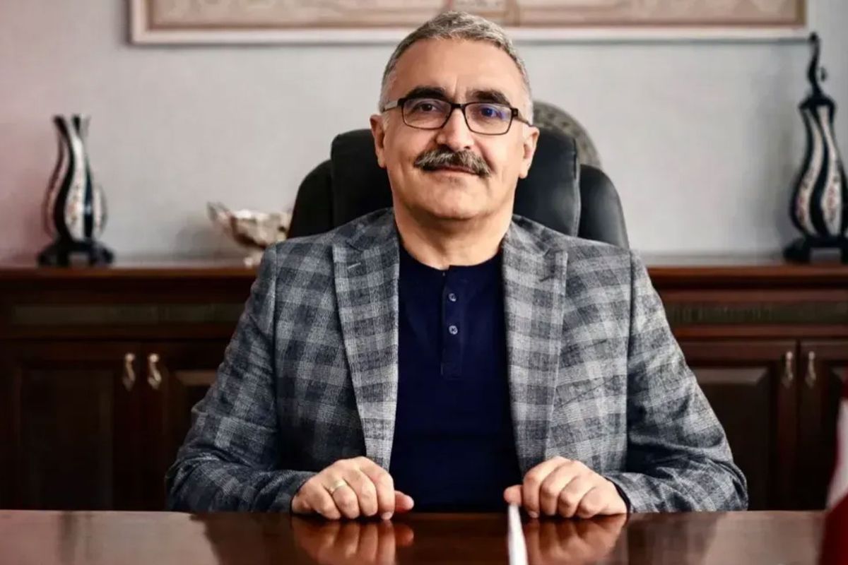 Eski Esenlik Genel Müdürü Veysel Tay, okul saldırısı paylaşımı nedeniyle gözaltına alındı