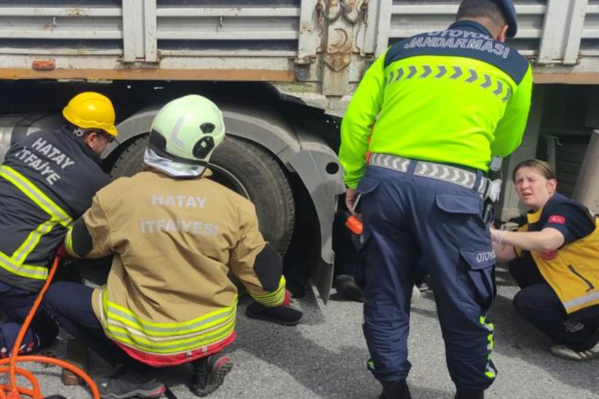 Tırını tamir ederken aracın hareket etmesiyle ezilerek can verdi