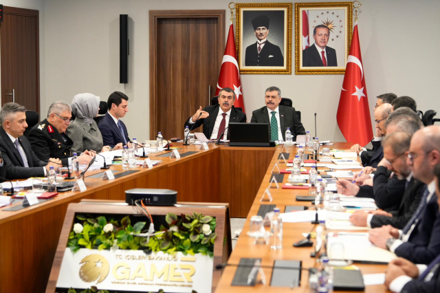 İçişleri ve Milli Eğitim bakanları okullarda güvenlik toplantısı yaptı