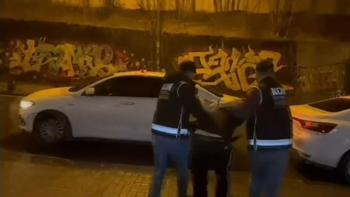 Interpol tarafından \'Kırmızı Bültenle\' aranan altın kaçakçısı İstanbul\'da yakalandı
