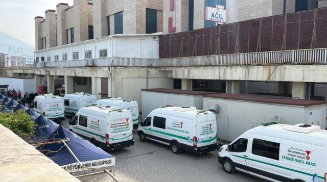 Kahramanmaraş'tan kahreden görüntüler: Okula gönderdikleri çocuklarını tabutta aldılar