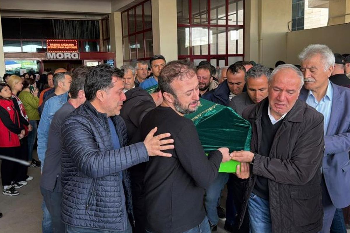 Kahramanmaraş\'tan kahreden görüntüler: Okula gönderdikleri çocuklarını tabutta aldılar