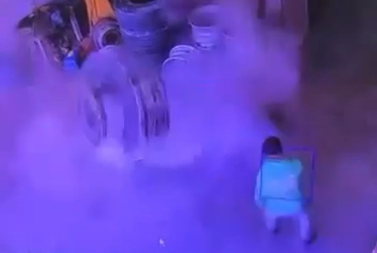 Kamyonet Lastiği Atölyede Patladı