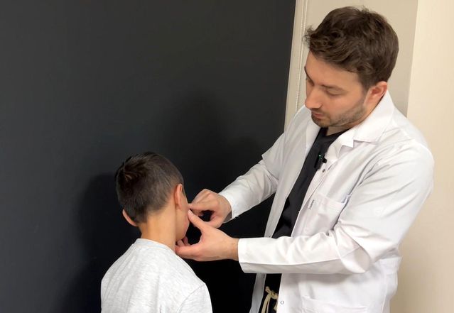 Muş’ta 10 Yaşındaki Çocuğa Mikrocerrahi Operasyon