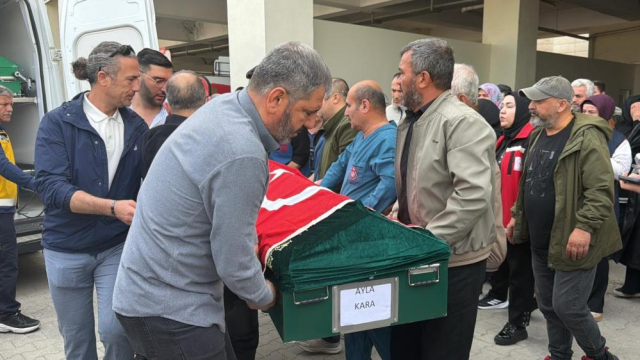 Öğrencilerine siper olan Ayla öğretmenin cenazesi ailesine teslim edildi