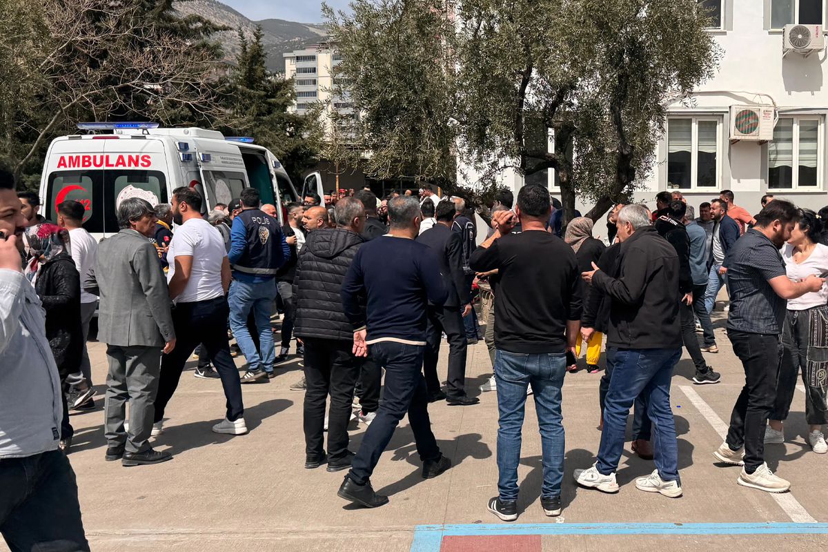 Emniyet okul saldırıları sonrası düğmeye bastı! 83 kişi için gözaltı kararı