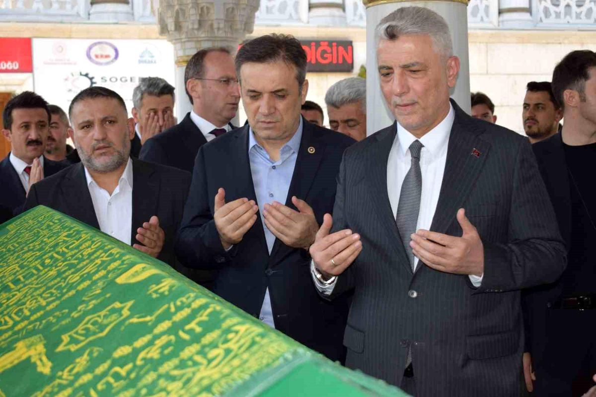 Okul saldırısında hayatını kaybeden Furkan son yolculuğuna uğurlandı