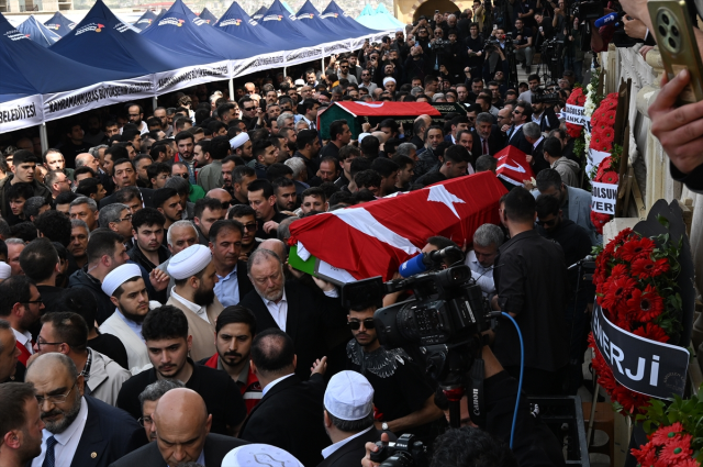 Saldırıda hayatını kaybeden 4 sınıf arkadaşı yan yana toprağa verildi