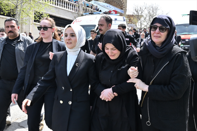 Saldırıda hayatını kaybeden 4 sınıf arkadaşı yan yana toprağa verildi