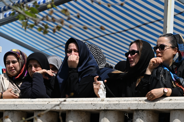 Saldırıda hayatını kaybeden 4 sınıf arkadaşı yan yana toprağa verildi