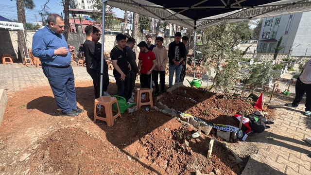 Saldırıda hayatını kaybeden 4 sınıf arkadaşı yan yana toprağa verildi