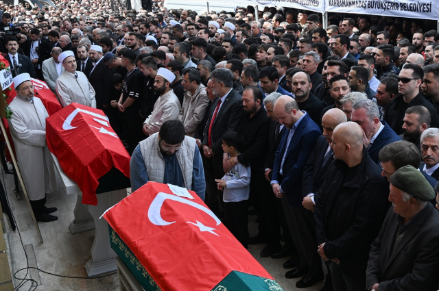 Saldırıda hayatını kaybeden 4 sınıf arkadaşı yan yana toprağa verildi